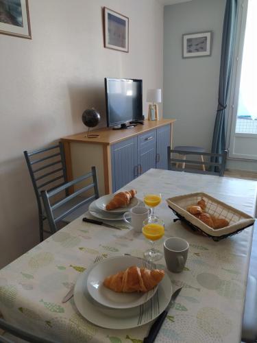 Appartement restauré à 50 m de la plage