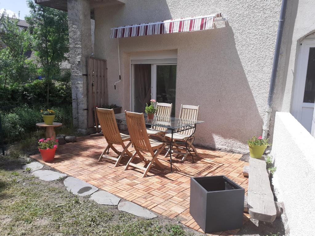 Appartement rez de chaussée avec terrasse et jardin 10 Rue d'Annonay, 43190 Tence