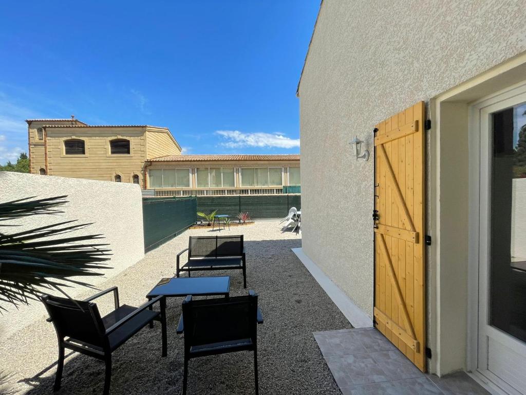 Appartement rez de jardin, 2 chambres/ 4 personnes, garage.