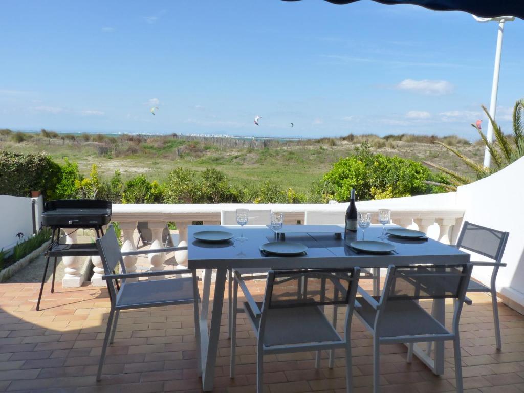 Appartement rez de jardin face a la mer Jean Lasserre, 2, 30240 Le Grau-du-Roi