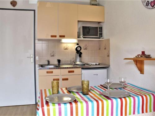 Appartement Risoul, 1 pièce, 4 personnes - FR-1-330-126