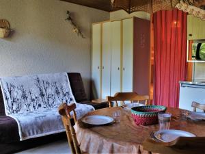 Appartement Risoul, 1 pièce, 4 personnes - FR-1-330-131
