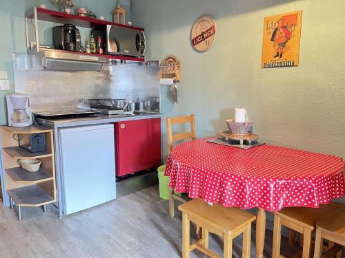 Appartement Risoul, 1 pièce, 4 personnes - FR-1-330-193