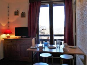 Appartement Risoul, 1 pièce, 4 personnes - FR-1-330-194