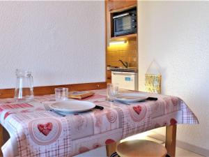 Appartement Risoul, 1 pièce, 4 personnes - FR-1-330-234