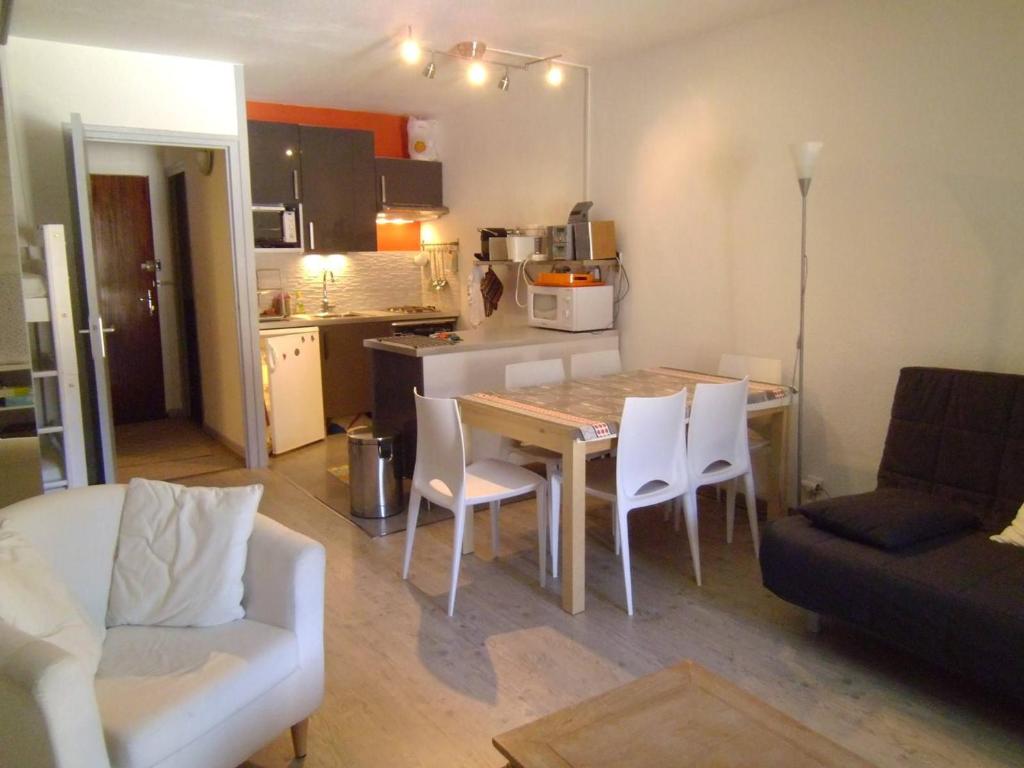 Appartement Risoul, 1 pièce, 4 personnes - FR-1-330-237 Valbel -  -, 05600 Risoul