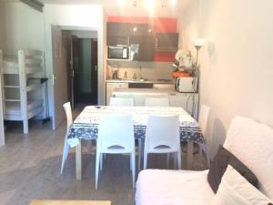 Appartement Risoul, 1 pièce, 4 personnes - FR-1-330-237