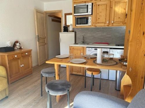 Appartement Risoul, 1 pièce, 4 personnes - FR-1-330-559
