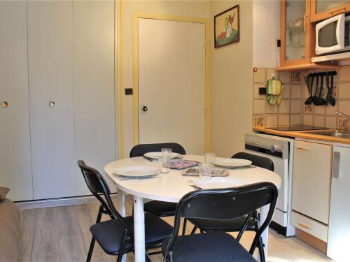 Appartement Risoul, 1 pièce, 4 personnes - FR-1-330-86