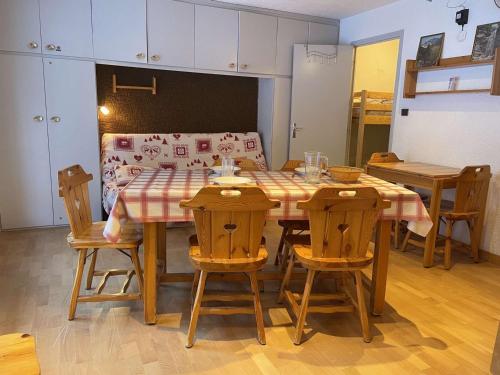 Appartement Risoul, 1 pièce, 8 personnes - FR-1-330-40