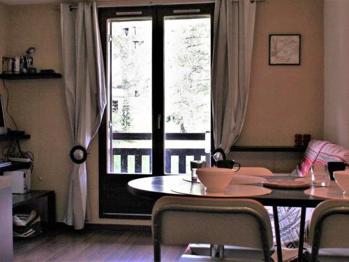 Appartement Risoul, 2 pièces, 4 personnes - FR-1-330-135