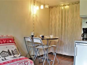 Appartement Risoul, 2 pièces, 4 personnes - FR-1-330-135