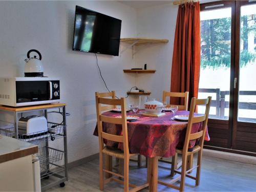 Appartement Risoul, 2 pièces, 4 personnes - FR-1-330-520