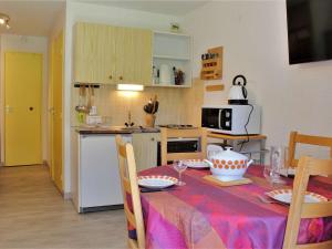 Appartement Appartement Risoul, 2 pièces, 4 personnes - FR-1-330-520 Résidence Chamois APPARTEMENT N° 09 - Rez-de-Chaussée 05600 Risoul Provence-Alpes-Côte d\'Azur