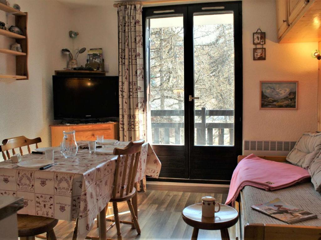 Appartement Risoul, 2 pièces, 4 personnes - FR-1-330-556 APPARTEMENT N° 511 - 5e ETAGE, 05600 Risoul