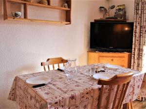 Appartement Appartement Risoul, 2 pièces, 4 personnes - FR-1-330-556 APPARTEMENT N° 511 - 5e ETAGE 05600 Risoul Provence-Alpes-Côte d\'Azur