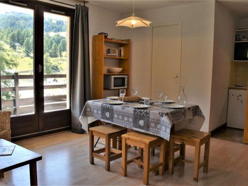 Appartement Risoul, 2 pièces, 6 personnes - FR-1-330-209