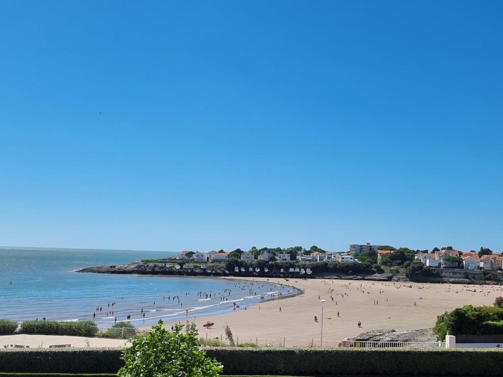 Appartement Appartement Royan, 2 pièces, 4 personnes - FR-1-71-95 109 Boulevard de la côte d'argent 17200 Royan