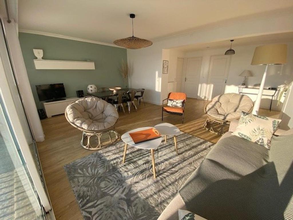 Appartement Royan, 3 pièces, 4 personnes - FR-1-494-149 Résidence Grand Robinson 45 boulevard de la côte d'Argent, 2 ième étage, bâ, 17200 Royan