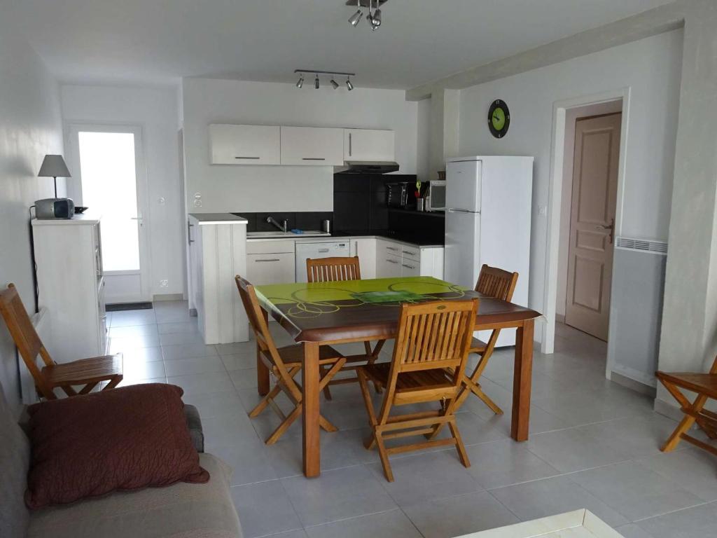 Appartement Appartement Royan, 5 pièces, 6 personnes - FR-1-494-152 59 AVENUE DE PONTAILLAC Etage 1ier 17200 Royan