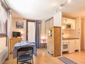 Appartement Saint-Chaffrey , 1 pièce, 2 personnes - FR-1-330E-22