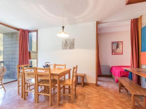 Appartement Saint-Chaffrey , 2 pièces, 6 personnes - FR-1-330E-32