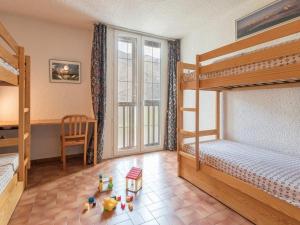 Appartement Saint-Chaffrey , 3 pièces, 10 personnes - FR-1-330E-15
