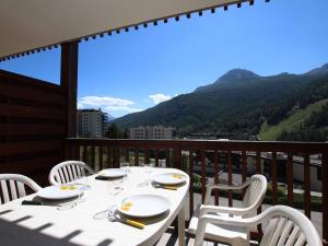 Appartement Saint-Chaffrey , 3 pièces, 6 personnes - FR-1-330E-21