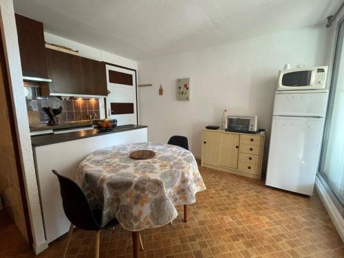 Appartement Saint-Cyprien, 2 pièces, 4 personnes - FR-1-225D-131