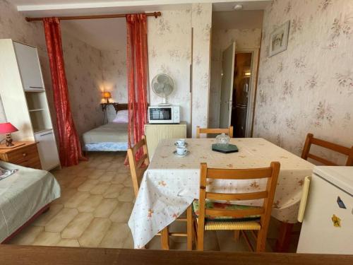 Appartement Saint-Cyprien, 2 pièces, 4 personnes - FR-1-225D-142