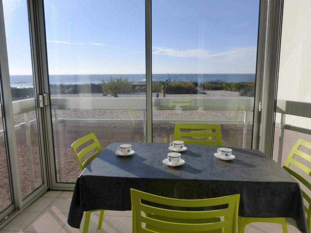 Appartement Appartement Saint-Gilles-Croix-de-Vie, 2 pièces, 4 personnes - FR-1-224-307 Bat D, Appt 148, Rdec SurelevÃ© - Bd Des OcÃ©anides, Code215A8Cloche-Code 215A8 + Sig - 85800 Saint-Gilles-Croix-de-Vie