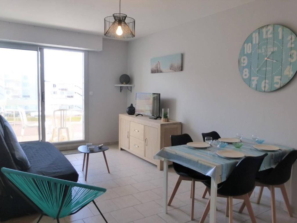 Appartement Appartement Saint-Gilles-Croix-de-Vie, 2 pièces, 4 personnes - FR-1-224-770 CONCORDE BAT G 3E ETAGE APPT 322 BOULEVARD DES OCEANIDES PARKING 322 85800 Saint-Gilles-Croix-de-Vie