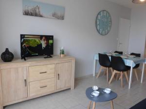 Appartement Appartement Saint-Gilles-Croix-de-Vie, 2 pièces, 4 personnes - FR-1-224-770 CONCORDE BAT G 3E ETAGE APPT 322 BOULEVARD DES OCEANIDES PARKING 322 85800 Saint-Gilles-Croix-de-Vie Pays de la Loire