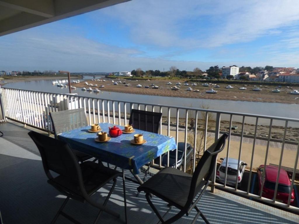 Appartement Saint-Gilles-Croix-de-Vie, 2 pièces, 4 personnes - FR-1-428-35 5 Bis Quai Gorin - Res.'La Regate', 2E, Appt N 9 Parking Res Cathelineau No2 -, 85800 Saint-Gilles-Croix-de-Vie