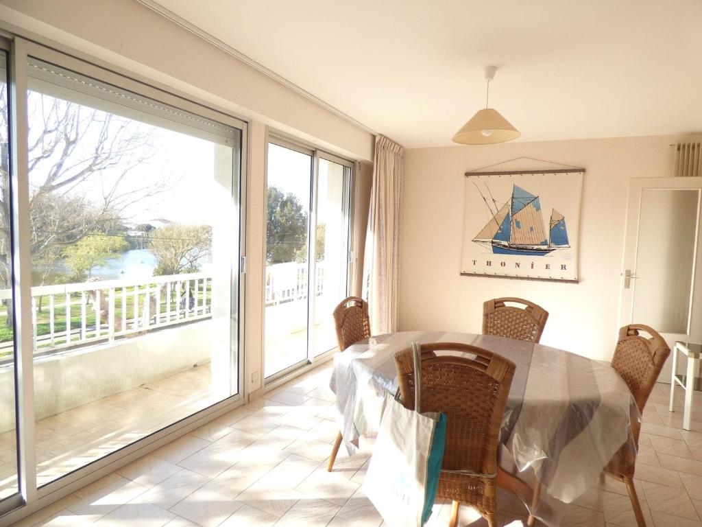 Appartement Appartement Saint-Gilles-Croix-de-Vie, 3 pièces, 6 personnes - FR-1-428-73 9 Avenue De La Cour St-Laud - RÃ©sidence St-Laud EntrÃ©e A - 1Er Ãtage - 85800 Saint-Gilles-Croix-de-Vie