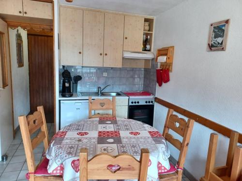 Appartement Saint-Jean-d'Aulps, 3 pièces, 6 personnes - FR-1-573-109
