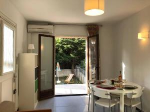 Appartement Appartement Saint-Raphaël, 1 pièce, 4 personnes - FR-1-226A-81 APPARTEMENT N° 6  REZ DE JARDIN 80 RUE DES LENTISQUES 83700 Saint-Raphaël Provence-Alpes-Côte d\'Azur