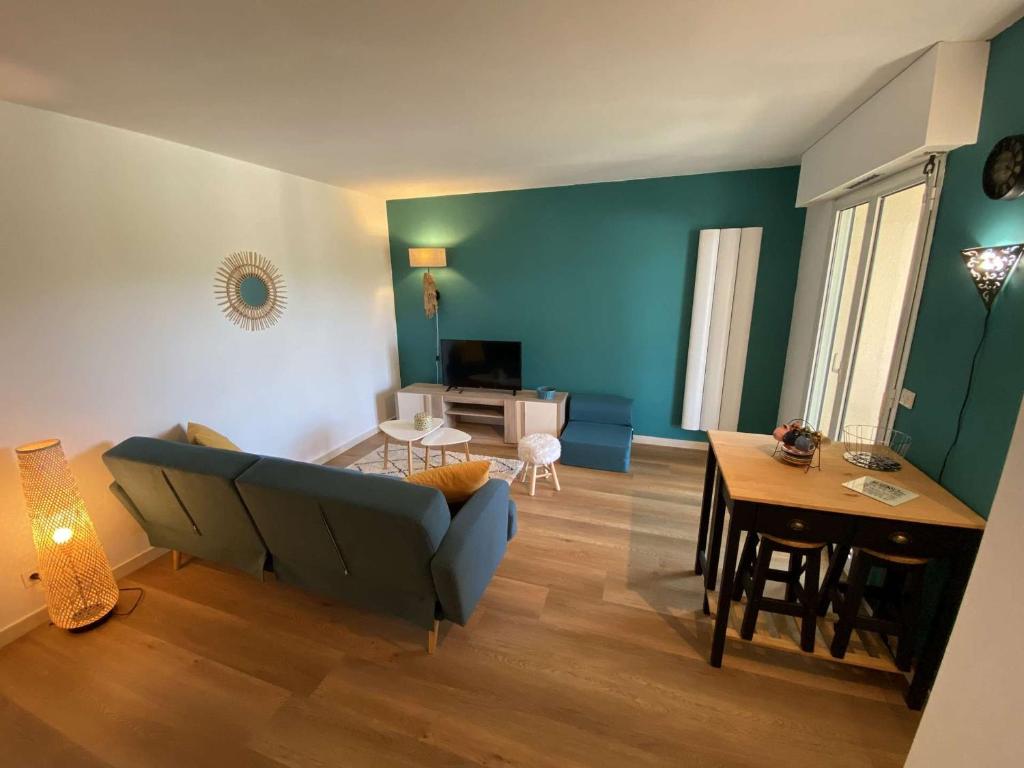 Appartement Appartement Saint-Raphaël, 2 pièces, 4 personnes - FR-1-226A-126 ENTREE A APPART 21 2EME ETAGE 1400 AVENUE DES GOLFS 83700 Saint-Raphaël