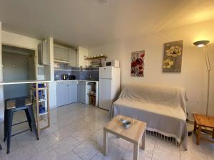 Appartement Appartement Sainte-Maxime, 1 pièce, 2 personnes - FR-1-226-502 20 AVENUE GEORGES POMPIDOU APPARTEMENT N°166 BAT B 83120 Sainte-Maxime Provence-Alpes-Côte d\'Azur