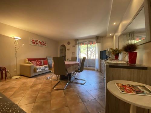 Appartement Sainte-Maxime, 2 pièces, 4 personnes - FR-1-226-483