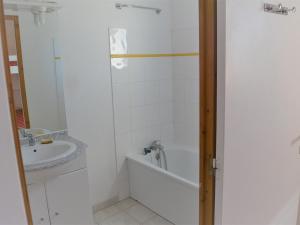 Appartement Salavas, 2 pièces, 5 personnes - FR-1-382-41