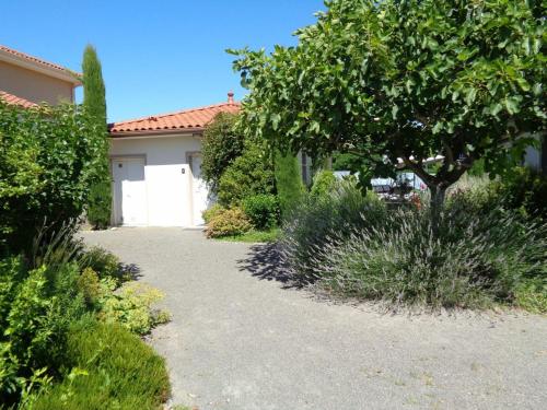 Appartement Savigneux, 1 pièce, 2 personnes - FR-1-496-218