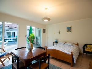Appartement Savigneux, 1 pièce, 2 personnes - FR-1-496-218
