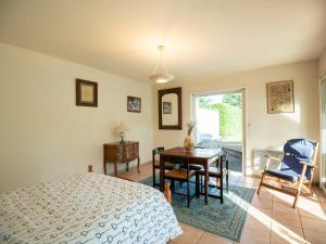 Appartement Savigneux, 1 pièce, 2 personnes - FR-1-496-218
