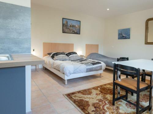 Appartement Savigneux, 1 pièce, 3 personnes - FR-1-496-217