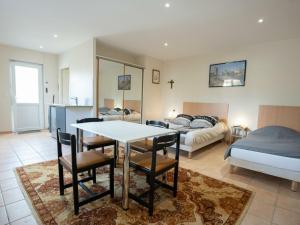 Appartement Savigneux, 1 pièce, 3 personnes - FR-1-496-217