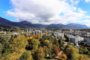 Appartement Appartement secteur gare avec balcon et vue panoramique Etage 15 14c Faubourg Reclus 73000 Chambéry Rhône-Alpes