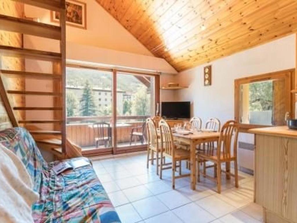 Appartement Serre Chevalier, 3 pièces, 6 personnes - FR-1-330F-83 Rue De La Guisane -  -, 05240 Serre Chevalier