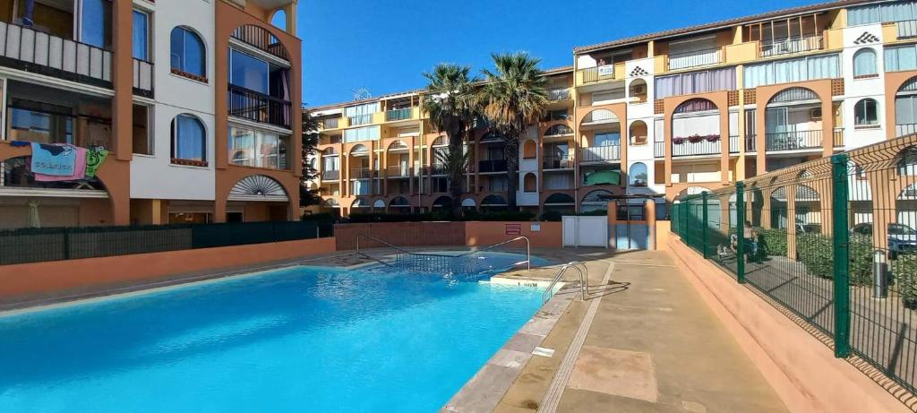 Appartement situé au Cap d'Agde proche plage 9 Avenue du Passeur Challies, 34300 Le Cap d\'Agde
