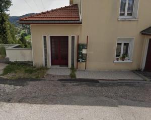 Appartement situé entre La Bresse et Gérardmer - 13 minutes des pistes de ski - 2 personnes - Cuisine équipé avec Four, plaque de cuisson, lave-vaisselle, Machine à café, Raclette